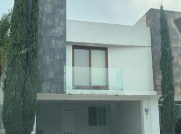 Casa · 160m² · 3 Recámaras · 2 Estacionamientos · Casa - Puerta de Piedra