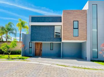 Casa · 311m² · 4 Recámaras · Casa en Venta Junto a Área Verde con Doble Altura! Lomas Angelópolis