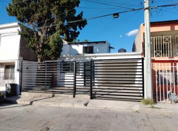 Casa · 195m² · 5 Recámaras · 2 Estacionamientos · Venta de Casa en Col La Junta con 5 Recamaras Una en Planta Baja