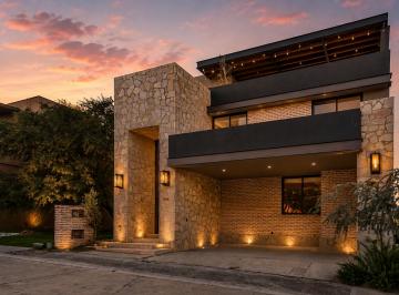 Casa de 3 habitaciones, San Miguel de Allende · Casa Fairway - Frente Al Hoyo 7 del Exclusivo Club de Golf Las Ventanas. con Vistas a La Parroquia.