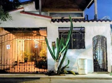 Casa de 3 habitaciones, Playas de Rosarito · Casa de Dos Niveles, con Estacionamiento Privado