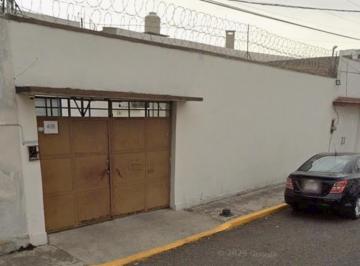 Casa · 284m² · 6 Estacionamientos · Casa Renta Sobre Gonzalez Arratia