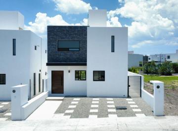 Casa de 4 habitaciones, Querétaro · Casa en Venta en Ciudad Meseta con Acceso Directo a Alberca y Amenidades Recámara en Pb