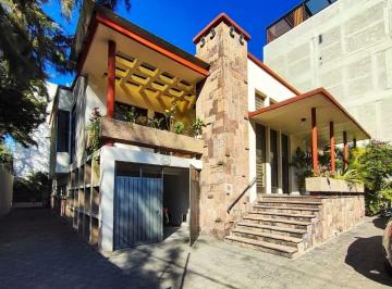 Casa · 1200m² · 3 Recámaras · 9 Estacionamientos · Casa con Uso de Suelo en Narvarte, Benito Juarez
