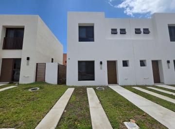 Casa en condominio · 109m² · 2 Recámaras · 2 Estacionamientos · Casa en Venta en Cancún - Equipada - a 5 Minutos del Aeropuerto