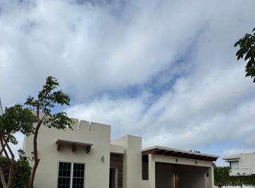 Casa en condominio de 4 habitaciones, Mérida · Renta Casa de 645 m², 4 Recámaras en Sta Gertrudis Copo, Privada Allegra, un Piso, Paneles Solares
