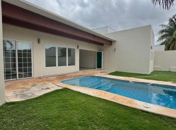 Casa en condominio de 4 habitaciones, Mérida · Casa de un Piso en Renta con Paneles, en Privada Allegra, Sta Gertrudis, Cabo Norte