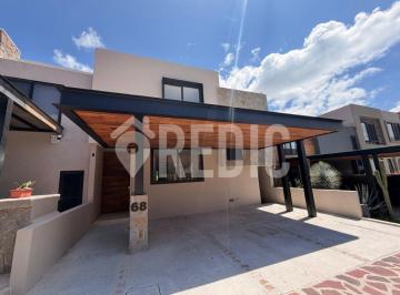 Casa de 4 habitaciones, Querétaro · Casa en Renta en Altozano, Querétaro.