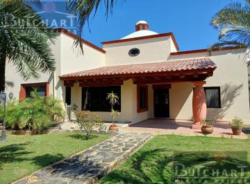 Casa · 220m² · 2 Recámaras · 4 Estacionamientos · Casa Cerca del Mar Playa del Carmen