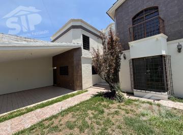 Casa · 280m² · 4 Recámaras · 2 Estacionamientos · Casa en Venta en San Patricio 4 Recamaras