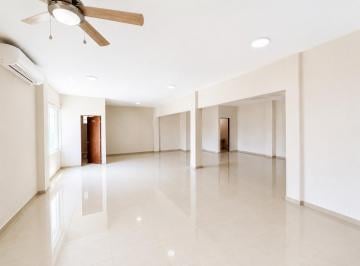 Local comercial · 304m² · 10 Estacionamientos · Local en Venta en Monterrey