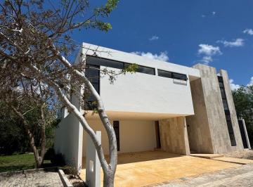 Casa en condominio de 4 habitaciones, Mérida · Venta de Casa de 380 m² en Privada Soluna, Temozón, Mérida