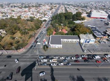Local comercial · 80m² · Local en Lourdes en Esquina de Avs Principales