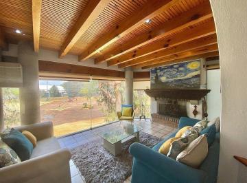 Casa · 440m² · 3 Recámaras · 4 Estacionamientos · Venta Residencia en Club de Golf Los Encinos