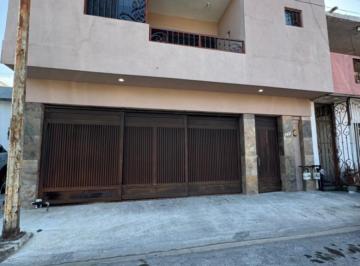 1 · Casa Amplia en Venta en Lomas Modelo, Mty en 3.2 Mdp