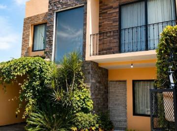Casa · 4 Recámaras · 2 Estacionamientos · Venta de Casa Dentro de Condominio en Jiutepec