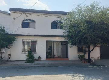 Casa de 3 habitaciones, Guadalupe · Casa en Venta con Alberca en Riberas del Rio Guadalupe Nl