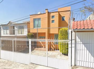 Casa de 3 habitaciones, Toluca · Remate Bancario - Casa en Barrio de Santa Barbara, Toluca Eodmex.