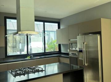 Departamento de 2 habitaciones, Cuauhtémoc · Departamento en Renta en Roma Sur con Roof Garden Privado y 2 Estacionamientos