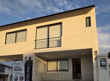 Casa de 3 habitaciones, León · Casa en Venta en Zona Norte León Gto