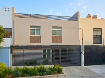 1 · Casa en Venta en Jardines del Bosque, Guadalajara