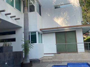 Casa de 3 habitaciones, Zapopan · Casa en Venta en Bugambilias Primera Sección