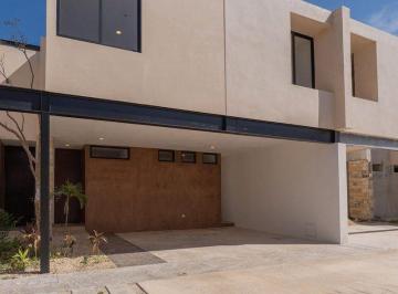 141808b55ce50e99a723ac0c2b2b263d6b91c4f36d502461d43dd13812766bf5 · Casa en Venta en Temozón de 3 Habitaciones con Alberca en Privada Asensa