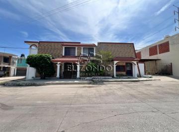 Casa · 376m² · 4 Recámaras · 2 Estacionamientos · (Mecv2656) Casa en Venta, Col. Los Mangos, $3'995,000