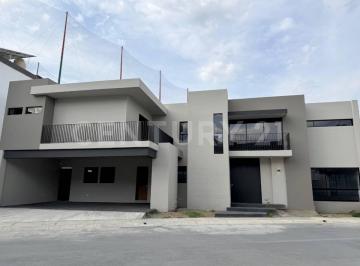 Casa · 386m² · 3 Recámaras · 3 Estacionamientos · Casa en Venta Los Nogales Santiago