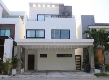 Casa · 251m² · 4 Recámaras · 2 Estacionamientos · Casa en Venta, Residencial Aqua, Av Huayacan, Cancun, Q. Roo.