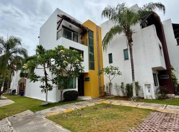Casa · 199m² · 3 Recámaras · 2 Estacionamientos · Casa en Playa del Carmen