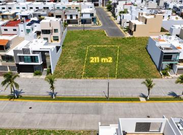 Terreno / Lote · 211m² · Terreno en Venta en Av Principal en Fraccionamiento Lomas del Sol