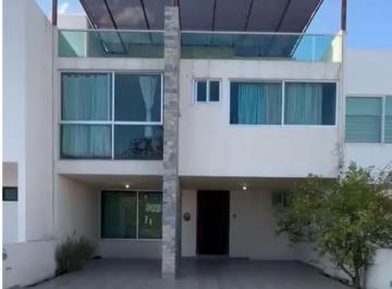 Casa · 252m² · 3 Recámaras · 2 Estacionamientos · Casa en Zona Este Milenio III