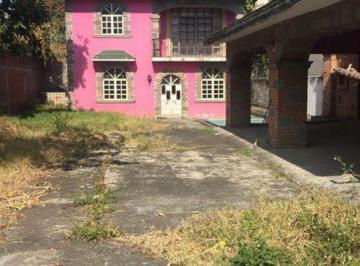 Casa · 1208m² · 3 Recámaras · 2 Estacionamientos · Casa en Venta en Cuernavaca