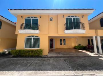 Casa de 3 habitaciones, Zapopan · Casa en Renta en Ciudad Granja | 3 Recámaras