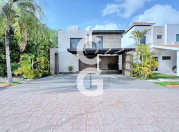 Casa · 327m² · 4 Recámaras · 3 Estacionamientos · Casa en Venta en Cancún en Residencial Cumbres con 4 Recámaras