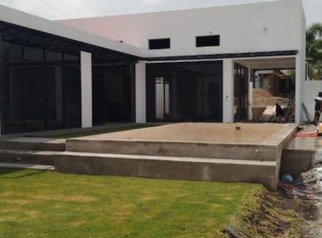 Casa de 3 habitaciones, Tecozautla · Casa de un Nivel con Alberca y Amplio Terreno en Yextho
