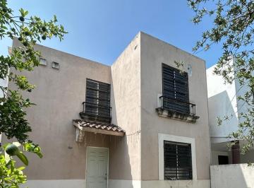 Casa · Casa en Renta en Mitras Poniente | Fraccionamiento Privado | Cerca de Av Lincoln
