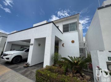 Casa · 249m² · 3 Recámaras · 3 Estacionamientos · Casa en Venta en Los Lagos en San Luis Potosi