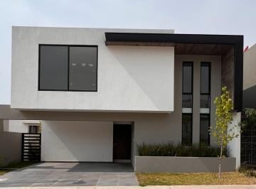 Casa · 260m² · 4 Recámaras · 2 Estacionamientos · Casa en Venta en Lomas del Molino IV