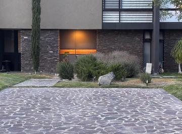 Casa · 3 Recámaras · 4 Estacionamientos · Casa Amueblada en Renta en La Campiña