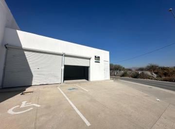 Local comercial · 125m² · 2 Estacionamientos · Local en Renta Heroes de Leon Blvd Nahuatl
