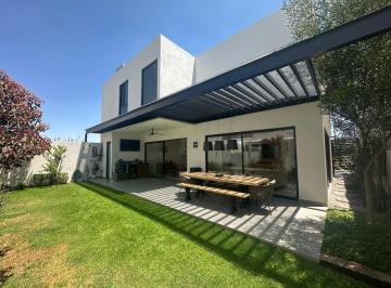 Casa · 3 Recámaras · 3 Estacionamientos · Casa en Venta en Lomas del Molino