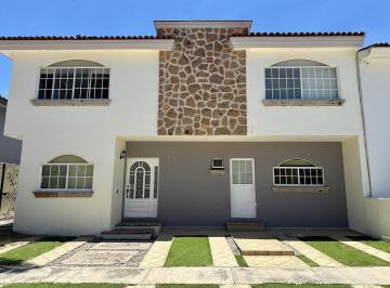 f61017002d90597578a34ef029d8d57045a9d5c1d2fafe3759201501ce7725da · Vive con Exclusividad en Jardín Real | Casa en Renta con Amenidades Premium