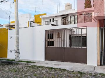 Fachada · Casa en Renta con Recámara y Baño Completo en Planta Baja en Carretas, Querétaro