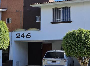 Casa · 3 Recámaras · 2 Estacionamientos · Casa - Fraccionamiento Hacienda San Miguel
