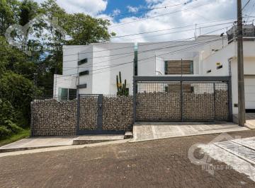 Casa · 200m² · 3 Recámaras · 2 Estacionamientos · Casa con Alberca en Venta en Fraccionamiento Loma Esmeralda