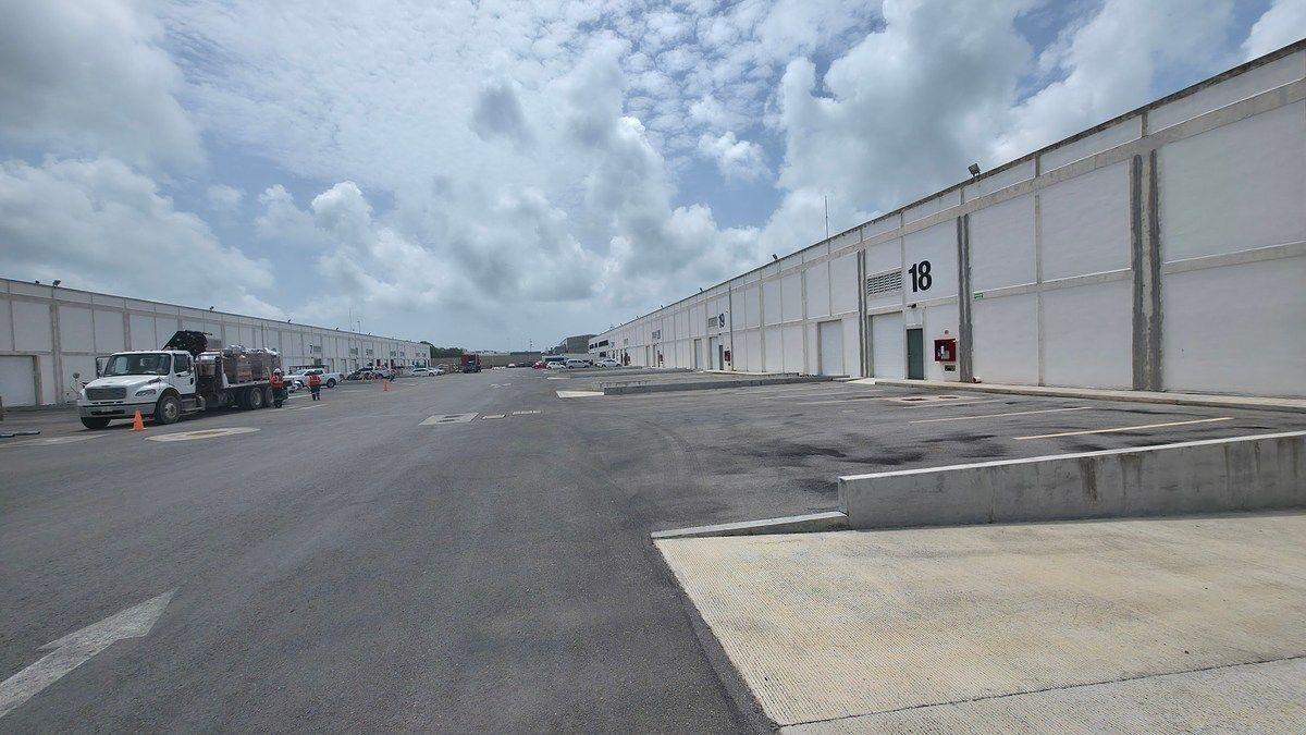 Renta Nave Industrial 1280 m y Oficinas en Cancun