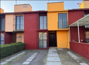 Casa en condominio de 3 habitaciones, Toluca · Se Vende Hermosa Propiedad en Toluca Edomex en Esquina con Mayor Terreno y Patio Amplio Privada