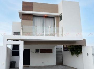 Casa · 150m² · 3 Recámaras · 2 Estacionamientos · Casa en Renta en Privadas Borneo